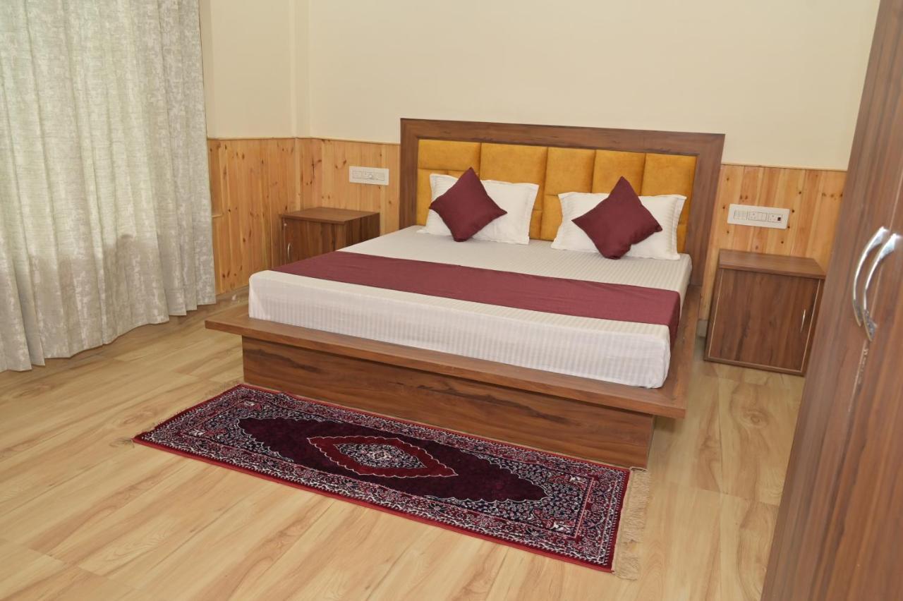 Hotel Royal Galaxy Tirthan Banjār 외부 사진