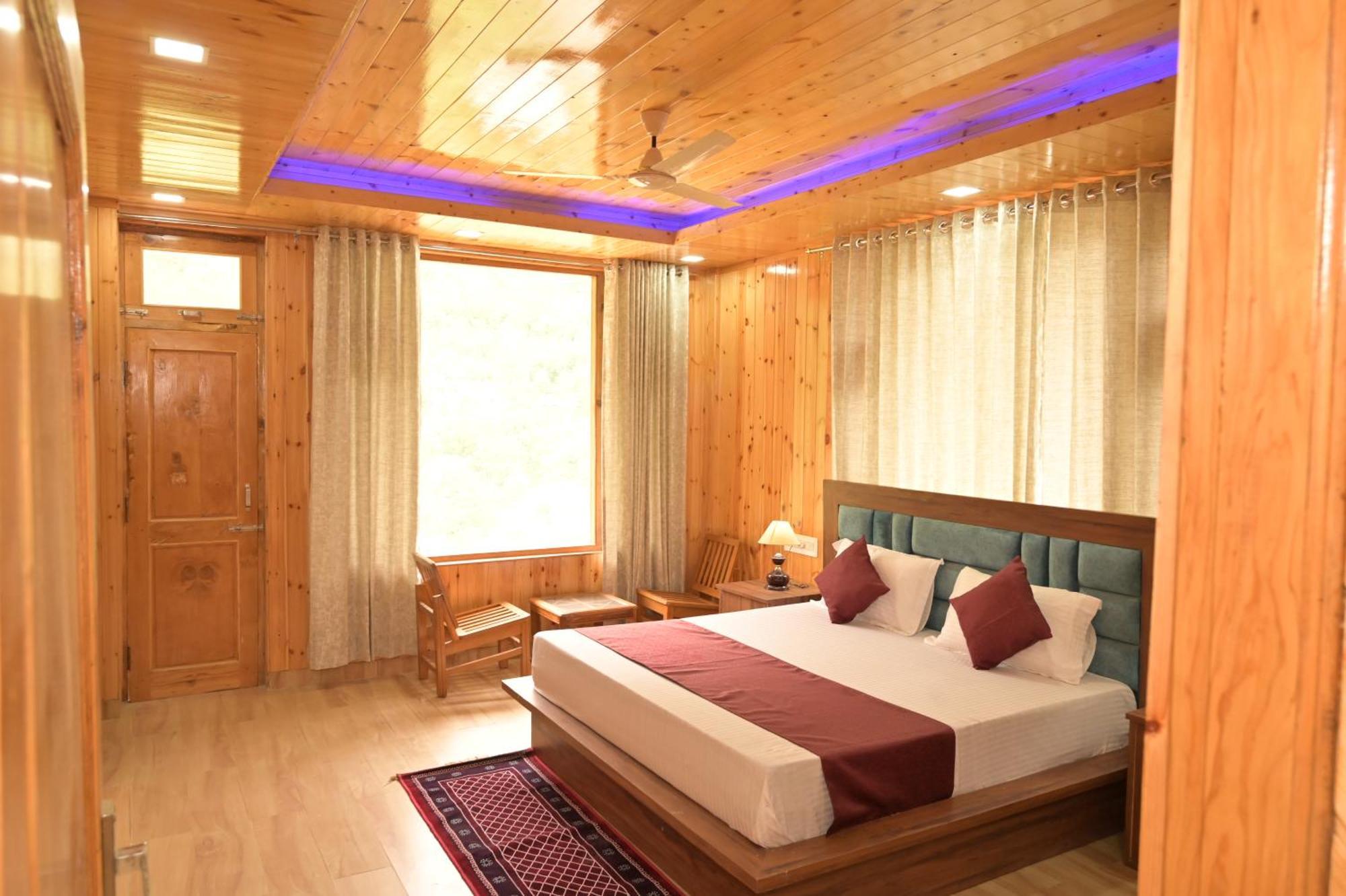 Hotel Royal Galaxy Tirthan Banjār 외부 사진