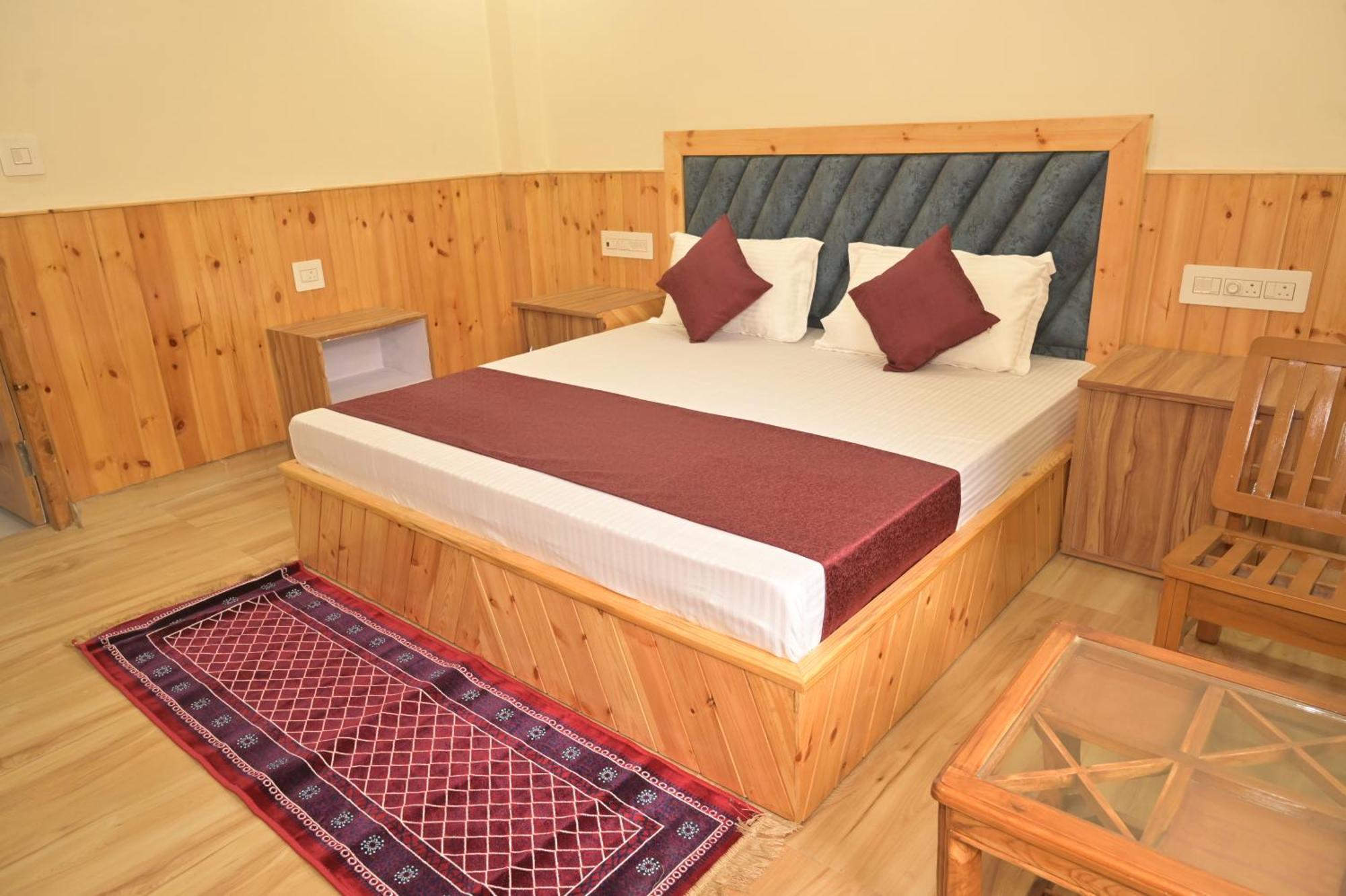 Hotel Royal Galaxy Tirthan Banjār 외부 사진