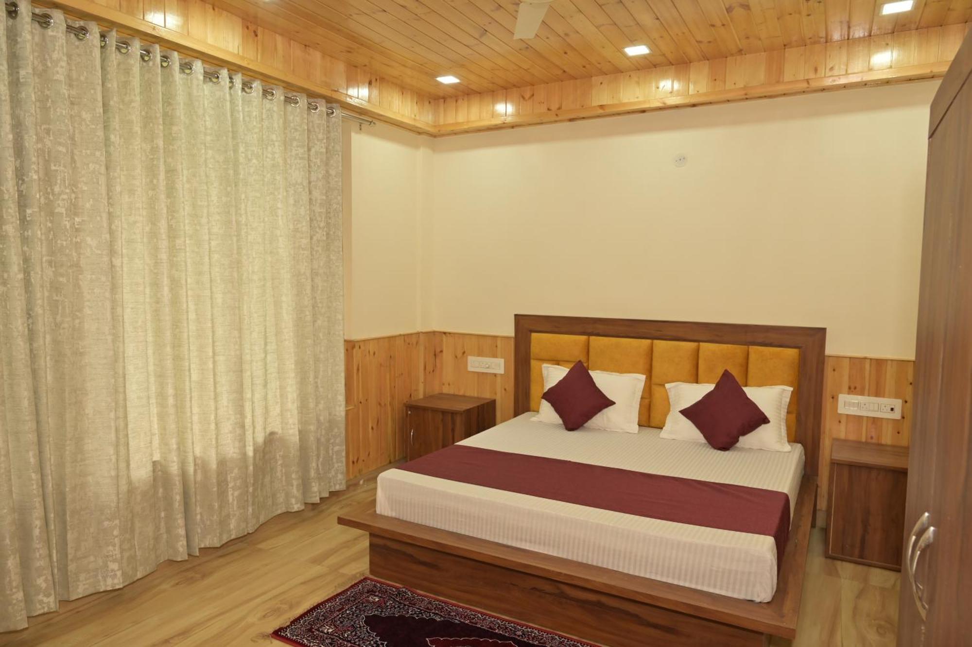 Hotel Royal Galaxy Tirthan Banjār 외부 사진