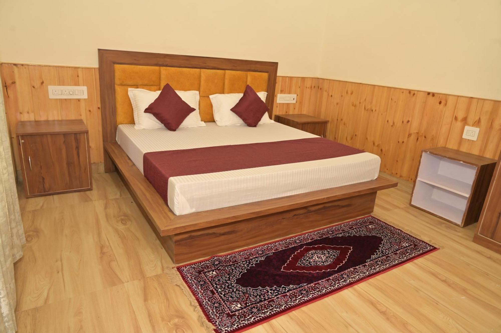 Hotel Royal Galaxy Tirthan Banjār 외부 사진