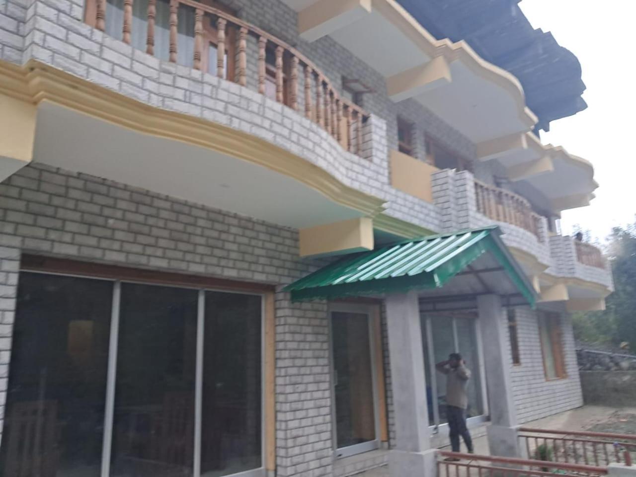 Hotel Royal Galaxy Tirthan Banjār 외부 사진