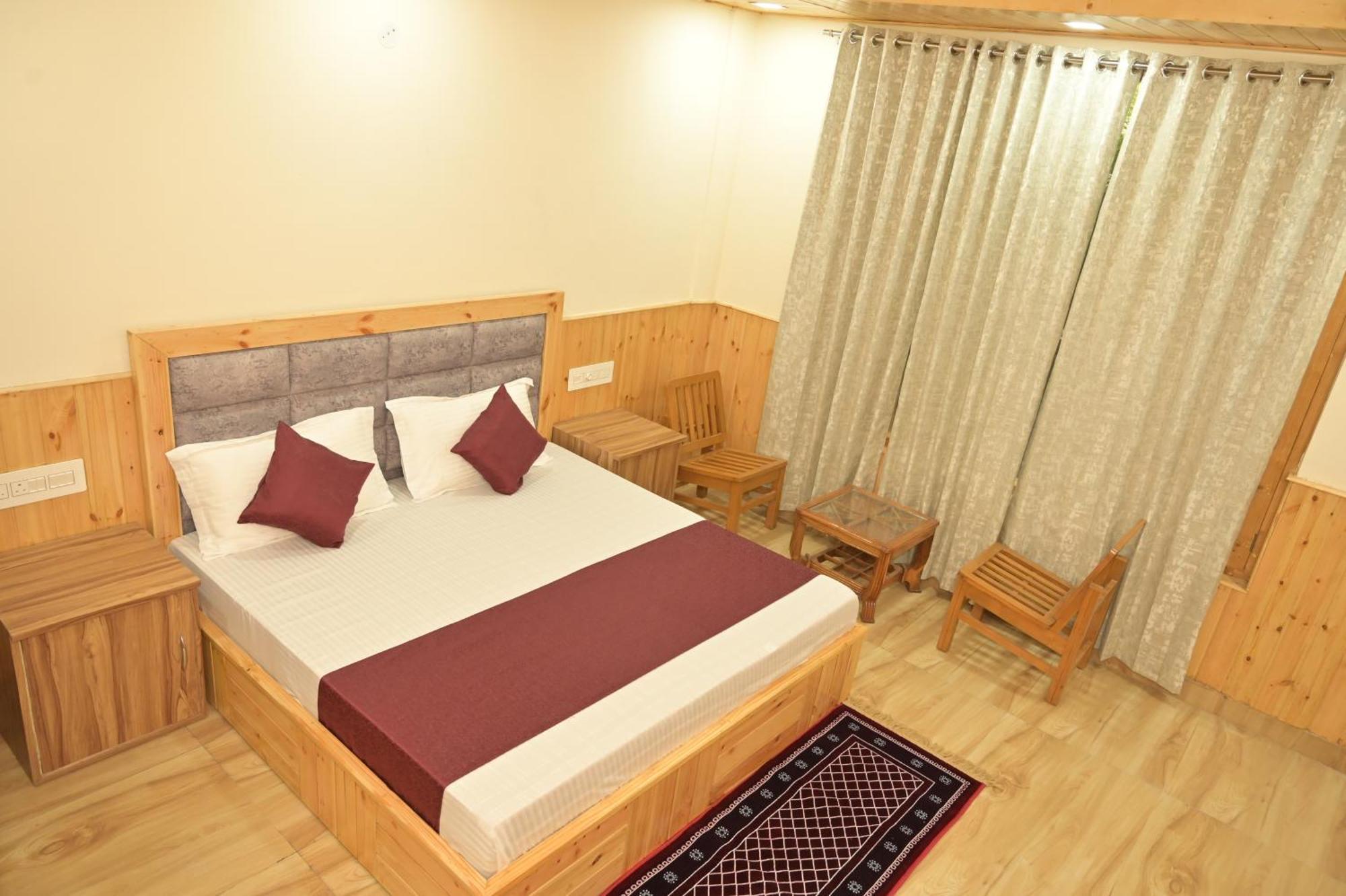 Hotel Royal Galaxy Tirthan Banjār 외부 사진