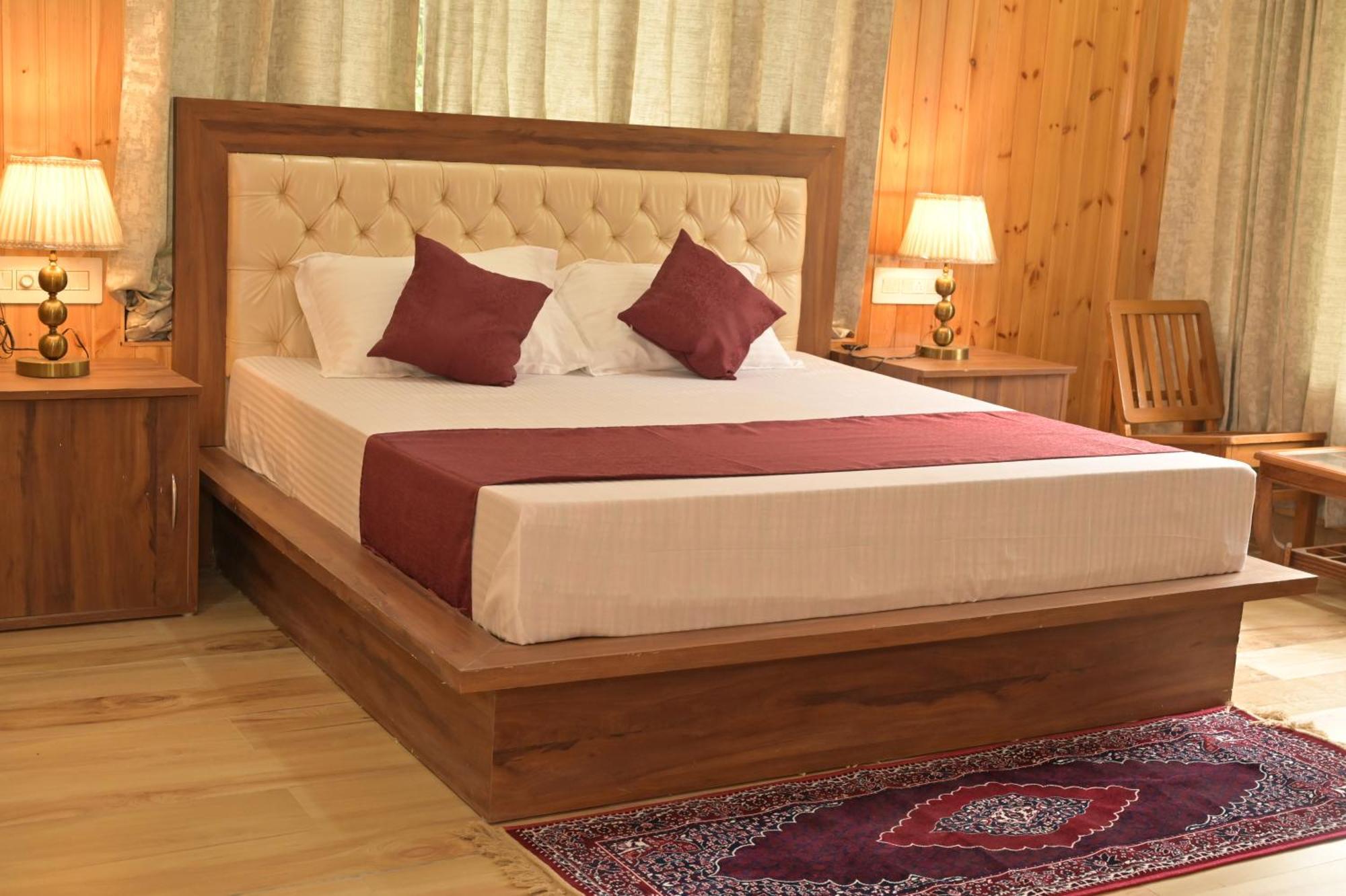 Hotel Royal Galaxy Tirthan Banjār 외부 사진