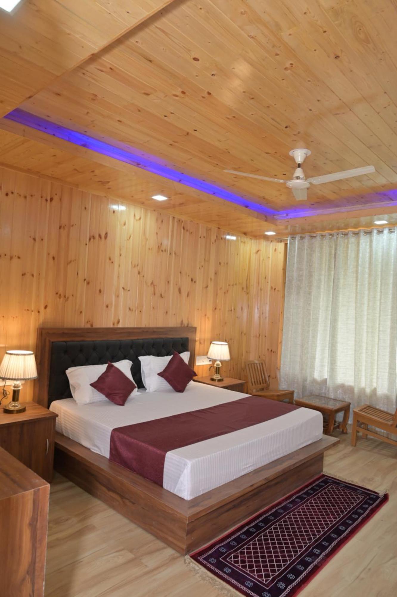 Hotel Royal Galaxy Tirthan Banjār 외부 사진
