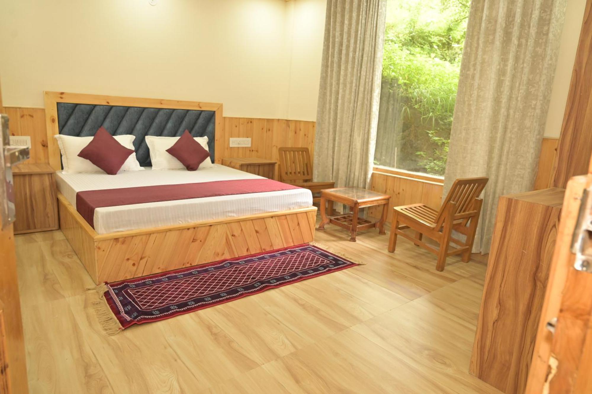 Hotel Royal Galaxy Tirthan Banjār 외부 사진