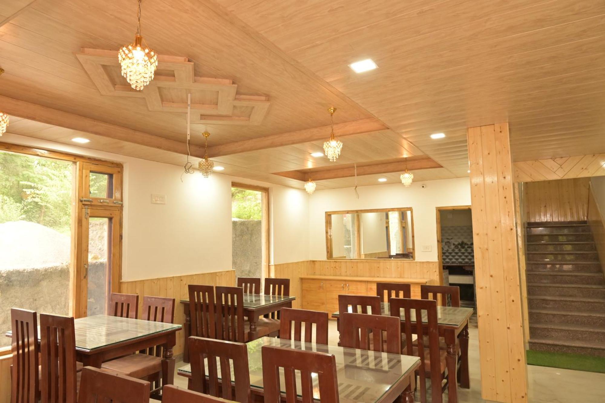 Hotel Royal Galaxy Tirthan Banjār 외부 사진