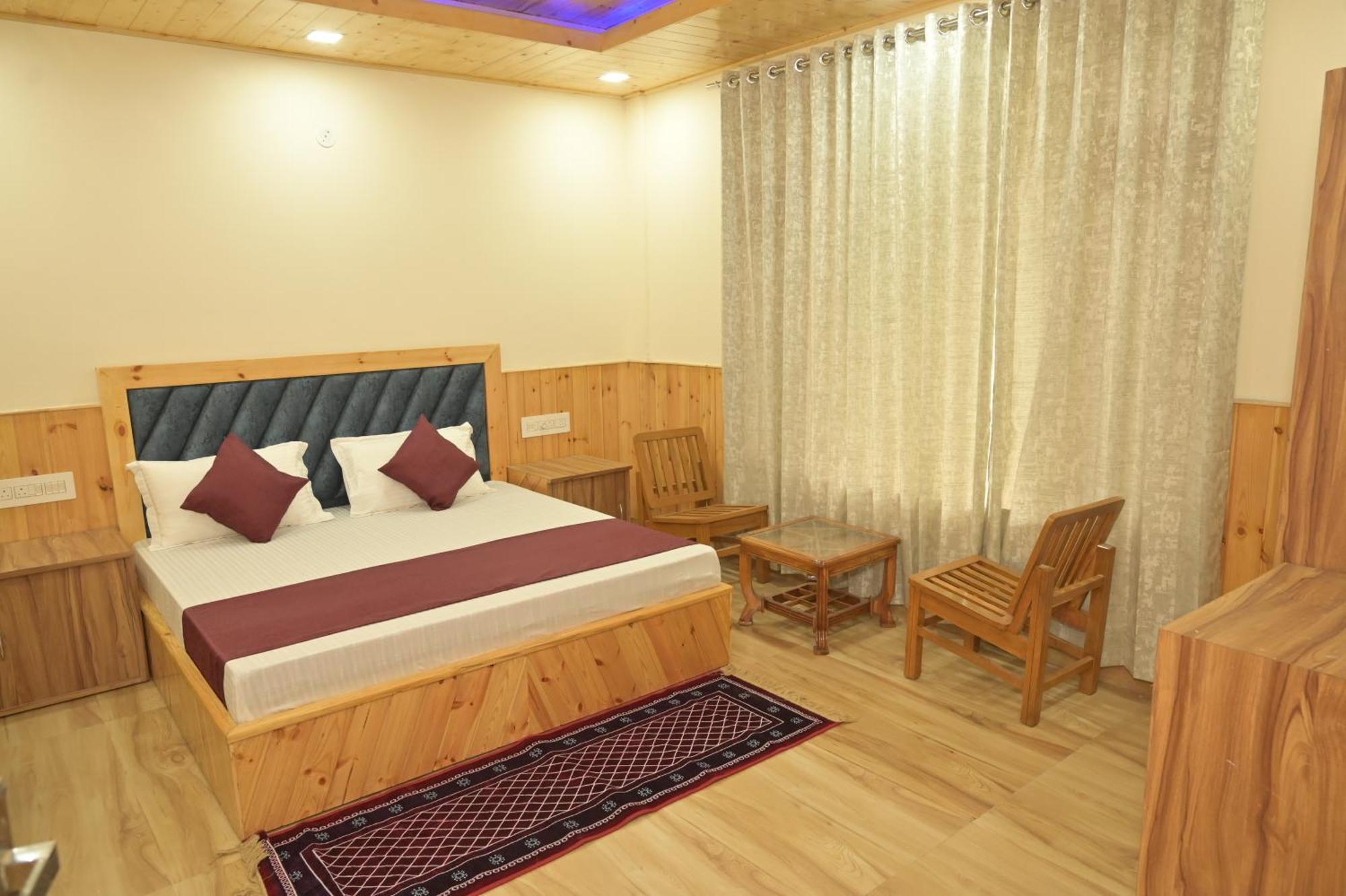 Hotel Royal Galaxy Tirthan Banjār 외부 사진