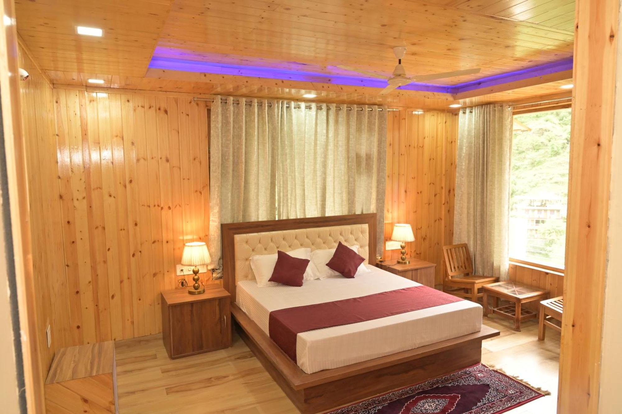 Hotel Royal Galaxy Tirthan Banjār 외부 사진