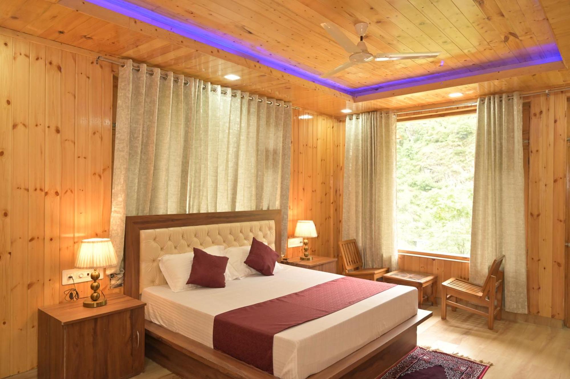 Hotel Royal Galaxy Tirthan Banjār 외부 사진