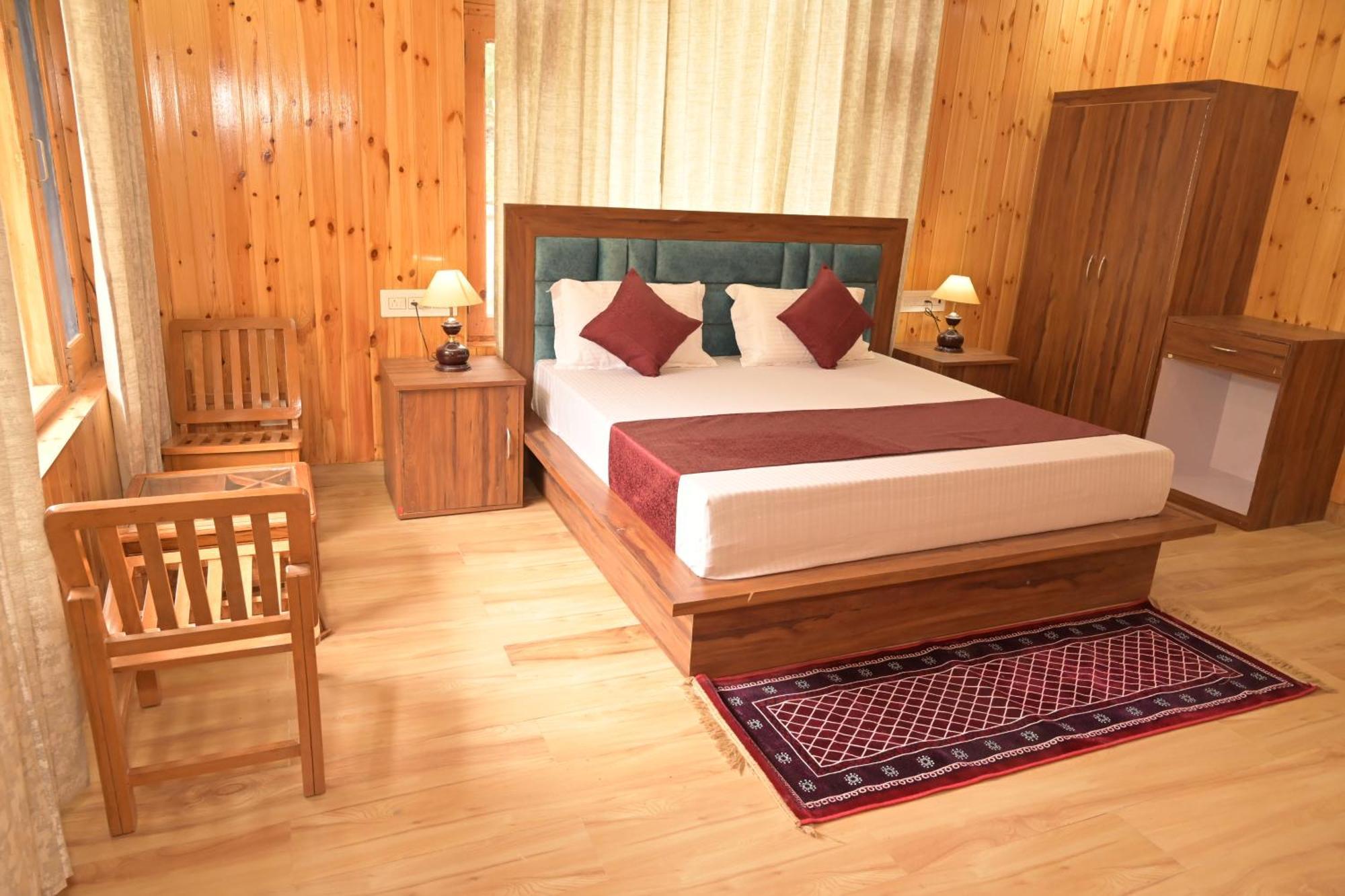 Hotel Royal Galaxy Tirthan Banjār 외부 사진