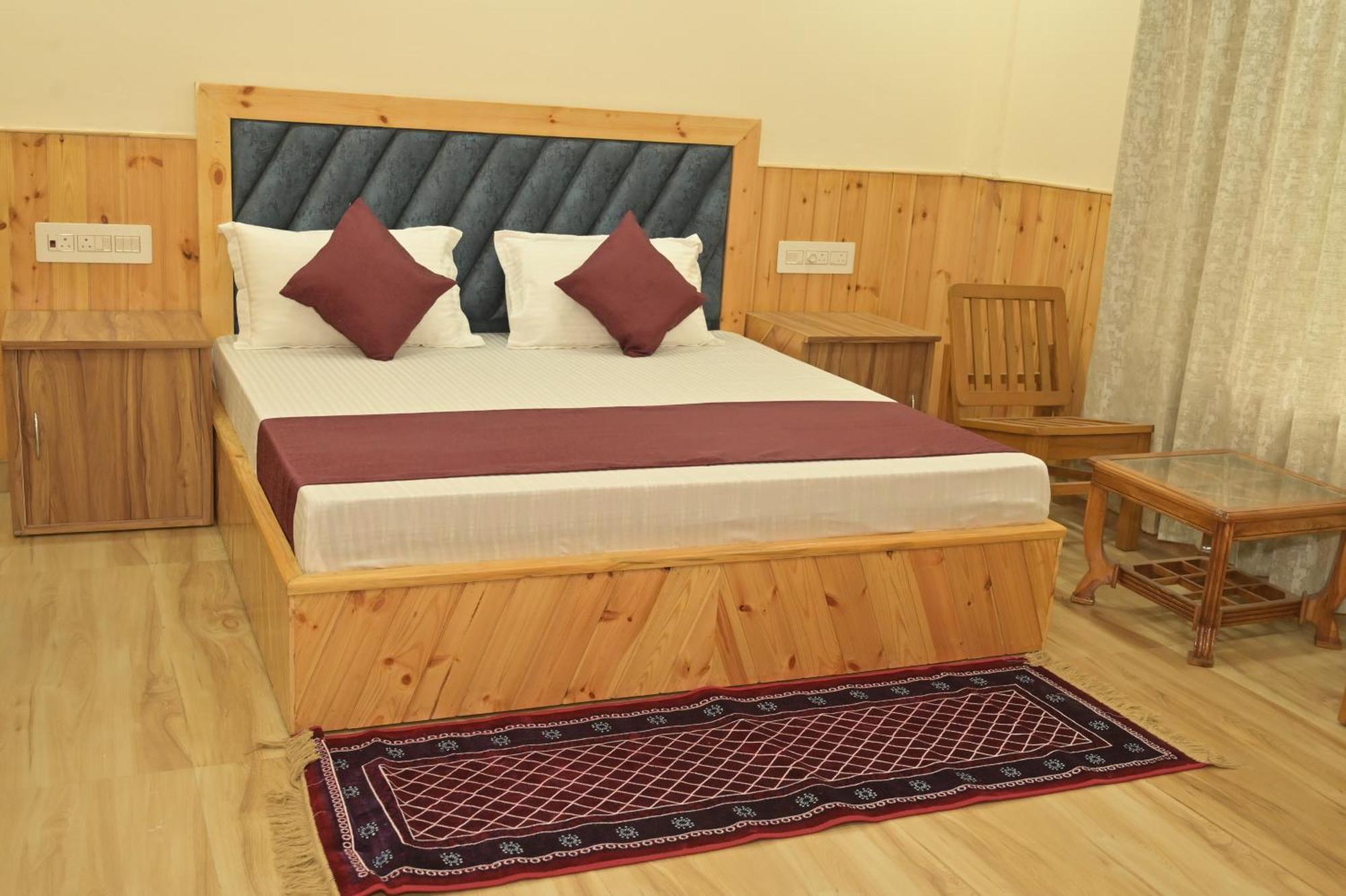 Hotel Royal Galaxy Tirthan Banjār 외부 사진