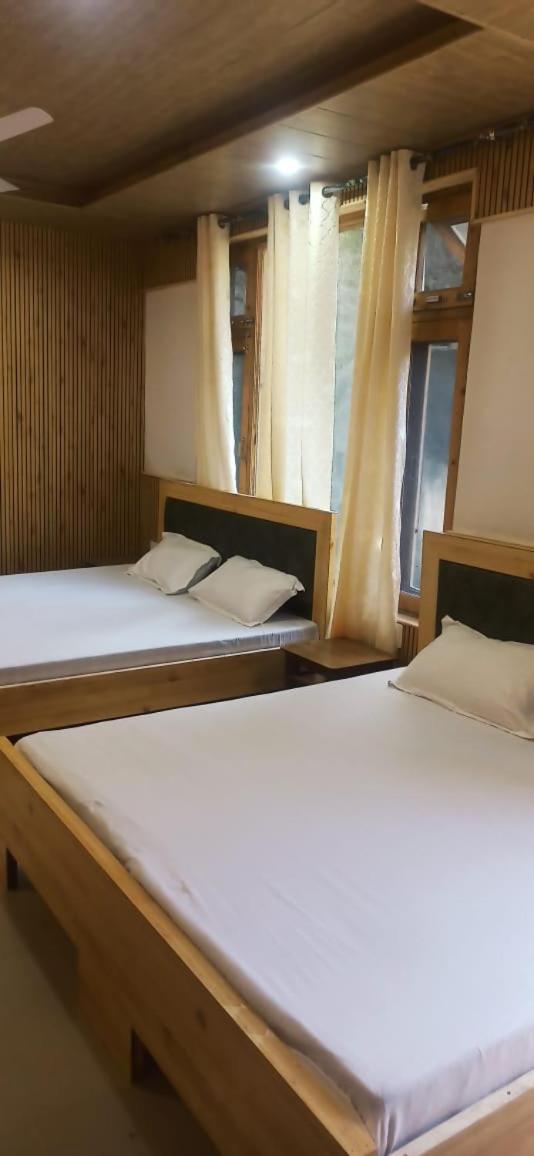 Hotel Royal Galaxy Tirthan Banjār 외부 사진