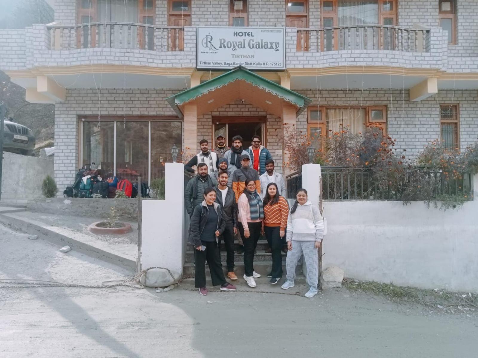 Hotel Royal Galaxy Tirthan Banjār 외부 사진